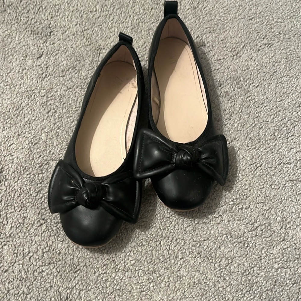 zara girls size four flats with bows
